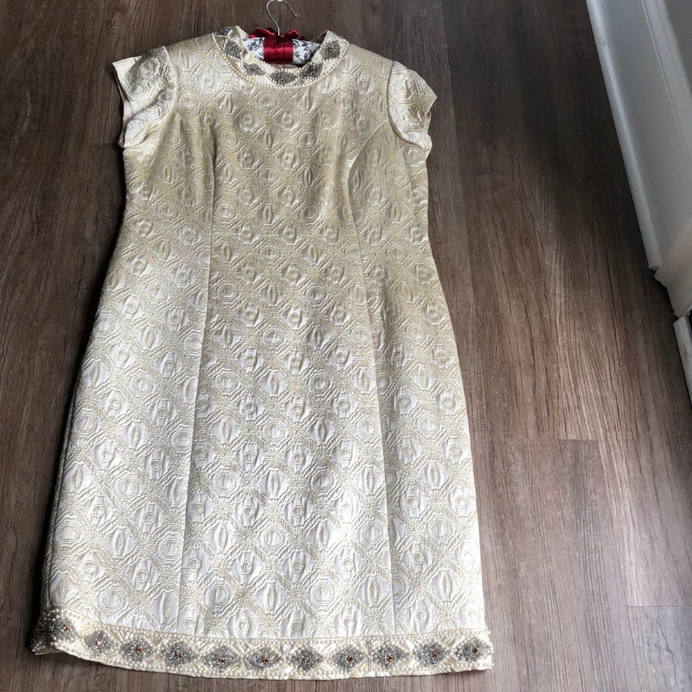 Shortsleeved  vintage dress.